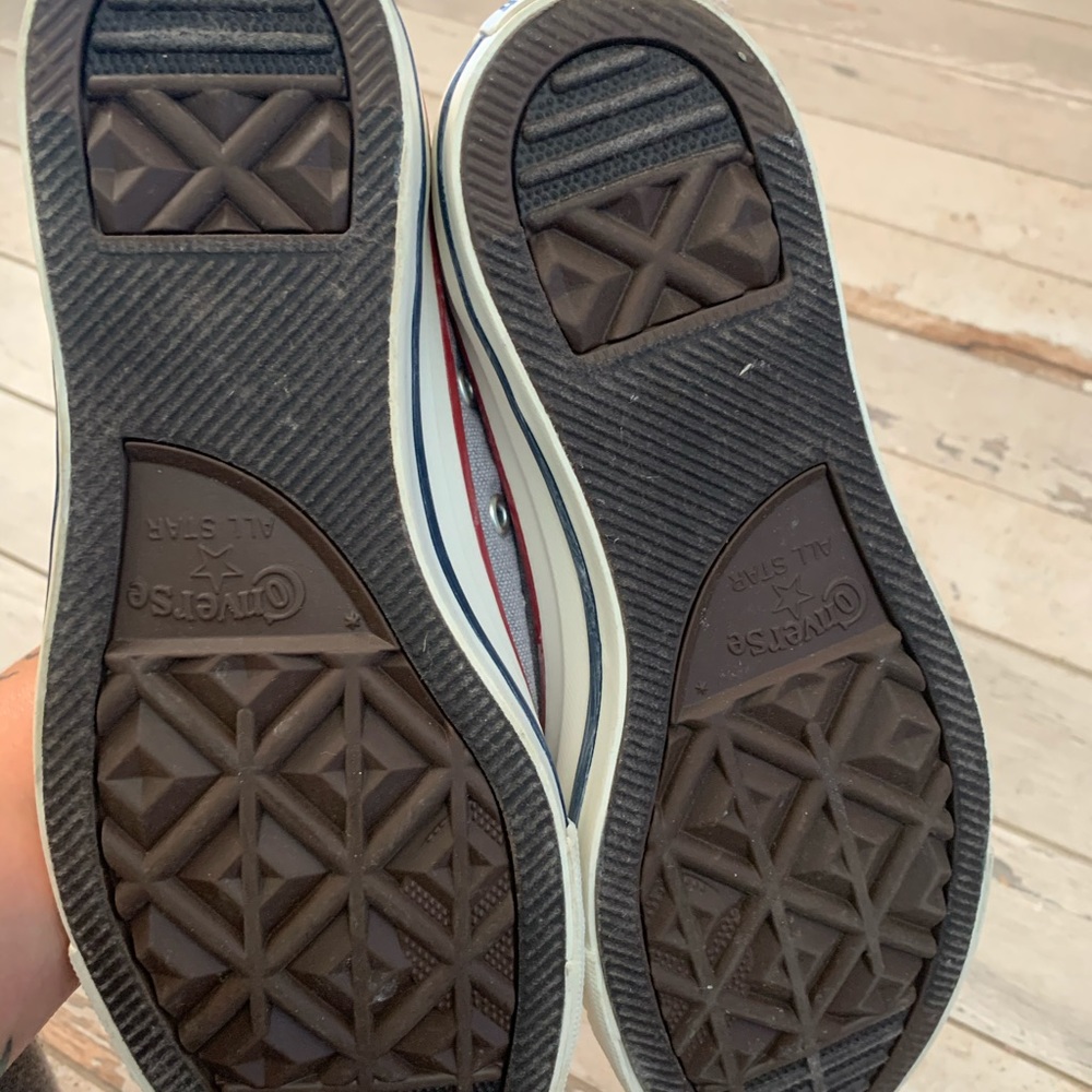 Women's size 7 converse